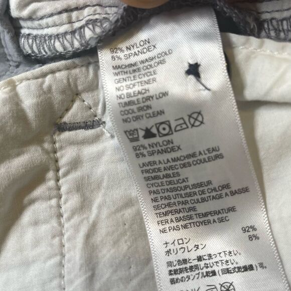 Tommy Bahama Dark Gray on Gray Pattern Activity Shorts in Size 36W x 9.75IS - Picture 3 of 7